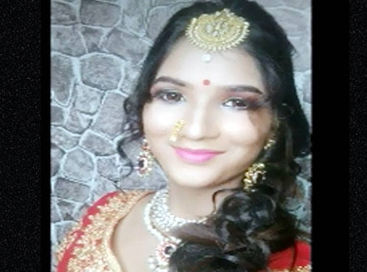 दो लड़कों से परेशान थी युवती, लाइव वीडियो कॉलिंग पर लगाई फांसी