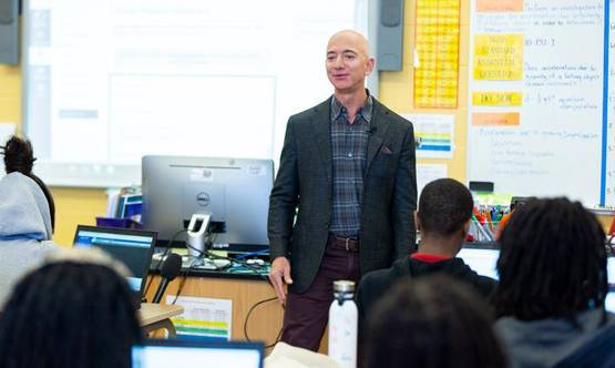 सऊदी क्राउन प्रिंस ने दुनिया के सबसे अमीर शख्स का फोन कराया हैक!