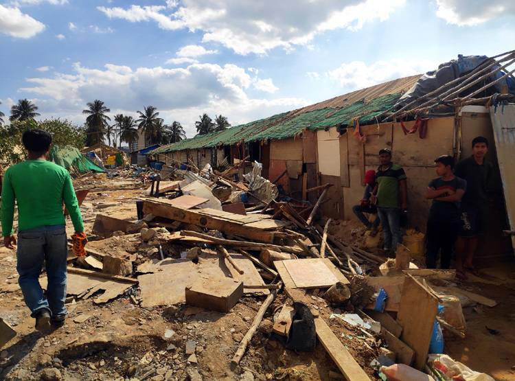 बांग्लादेशी समझकर जिन लोगों की झुग्गी तोड़ी वो निकले भारतीय!