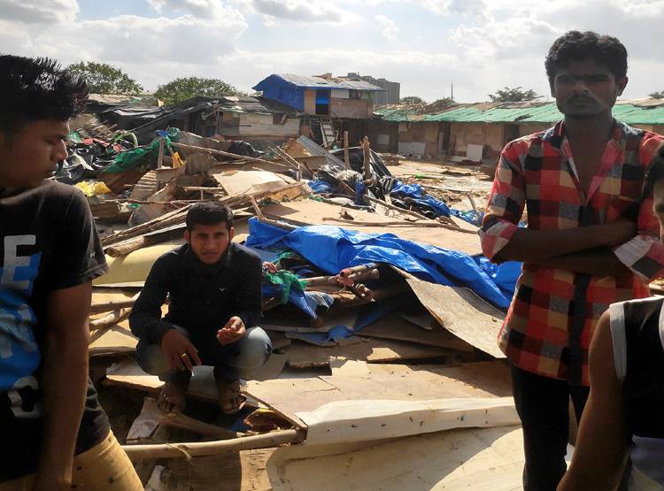 बांग्लादेशी समझकर जिन लोगों की झुग्गी तोड़ी वो निकले भारतीय!