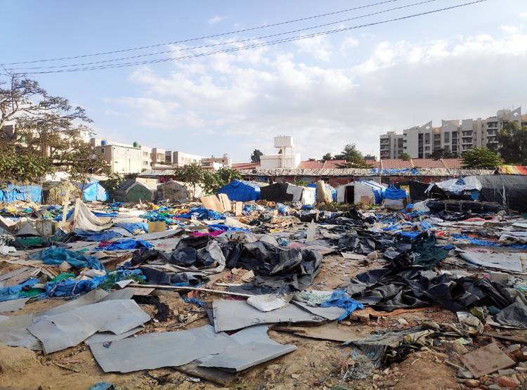 बांग्लादेशी समझकर जिन लोगों की झुग्गी तोड़ी वो निकले भारतीय!