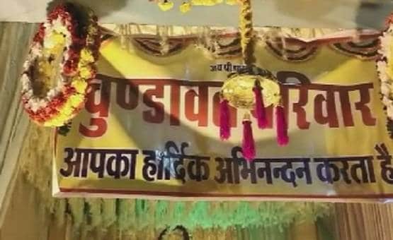 अनूठी शादी, बारातियों को दिया हेल्मेट तो वापस कर दिया पूरा दहेज