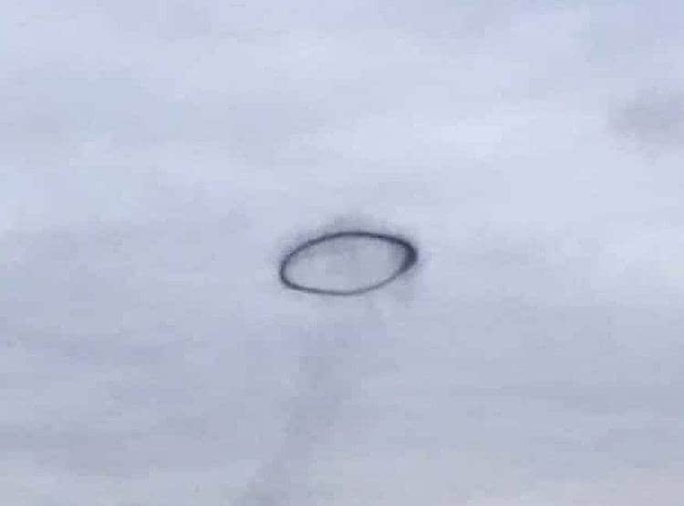 लाहौर के आसमान में अजीबोगरीब चीज, एलियन समझ डर गए लोग, देखिए वीडियो