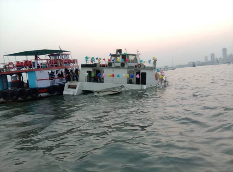 समुद्र के बीच मना रहे थे बर्थडे का जश्न, अचानक डूबने लगा क्रूज