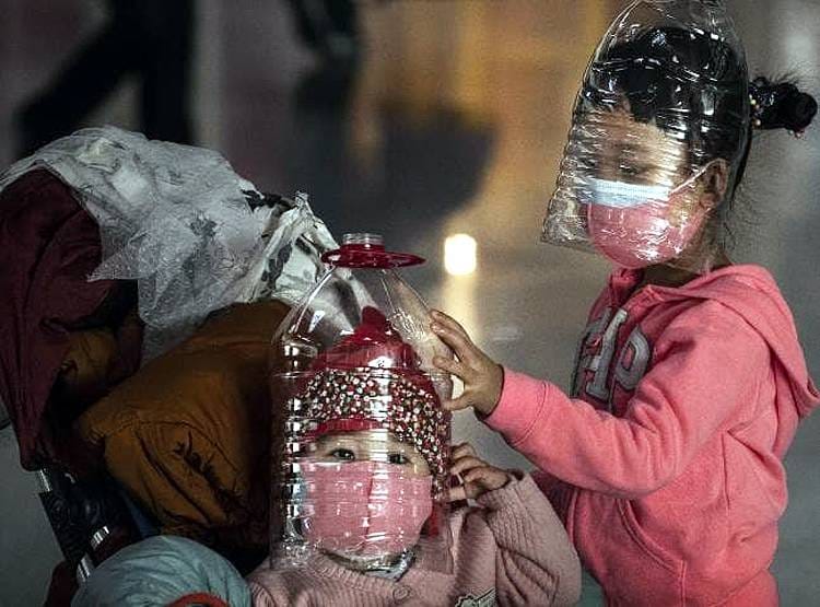 Coronavirus: चीन के लोग लगा रहे हैं ब्रा, सैनिटरी पैड्स, संतरे के मास्क