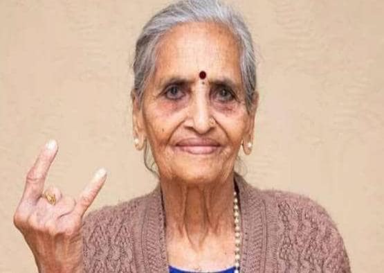 टीम इंडिया की 'सुपरफैन दादी' का निधन, WC में सबको बनाया था मुरीद