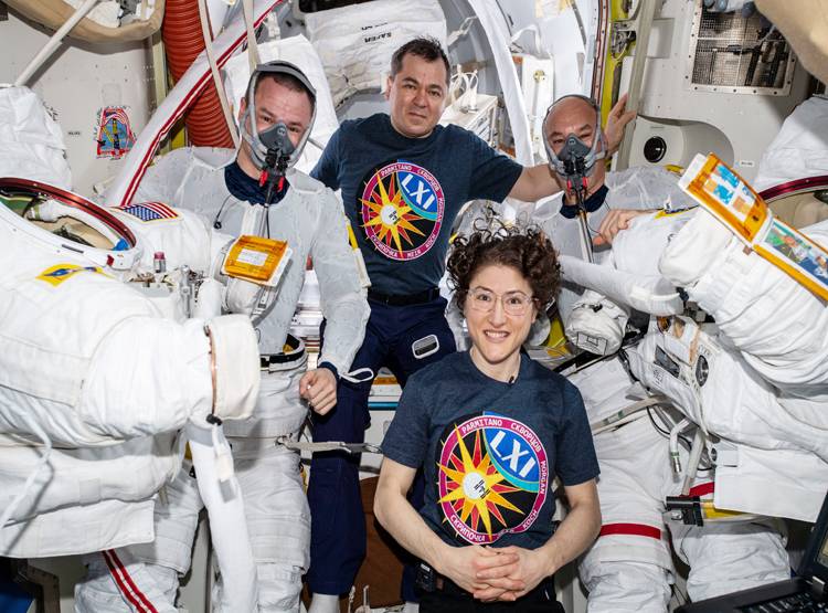 314 दिन से अंतरिक्ष में है ये महिला, रोज 16 बार देखती है सूर्योदय