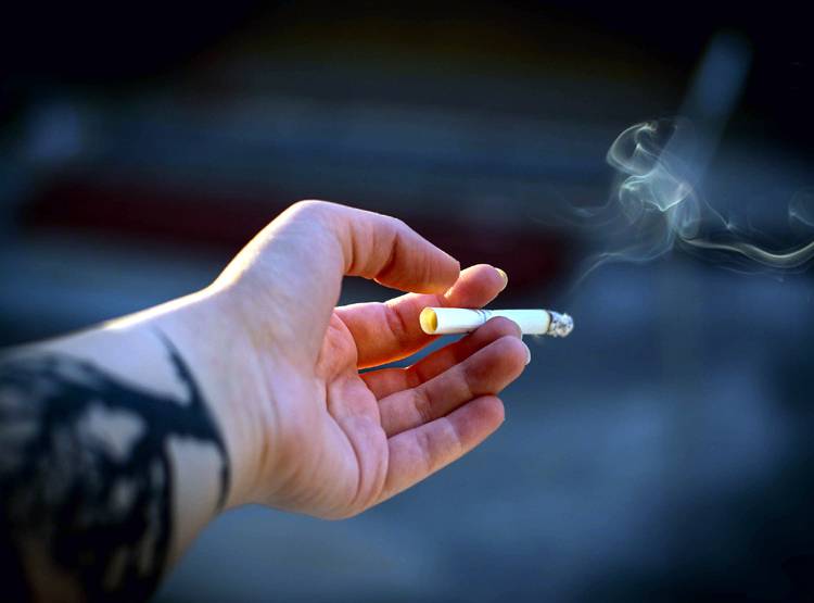 सिगरेट नहीं पीने वालों को ये कंपनी देती है 4 दिन की ज्यादा छुट्टी