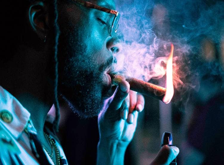 सिगरेट नहीं पीने वालों को ये कंपनी देती है 4 दिन की ज्यादा छुट्टी