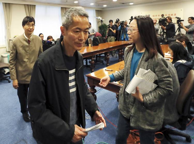 सावधान...चीन में फैला जानलेवा वायरस, जद में आ रही है दुनिया