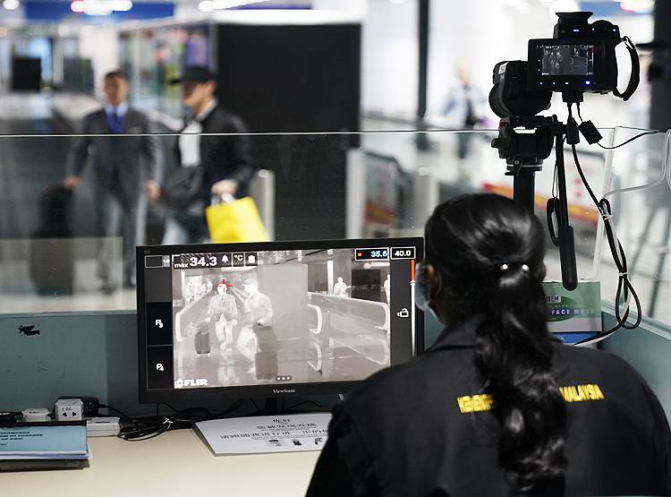 कोरोना से चीन में अबतक 17 मौत, इमरजेंसी घोषित, वुहान में 'सब बंद'