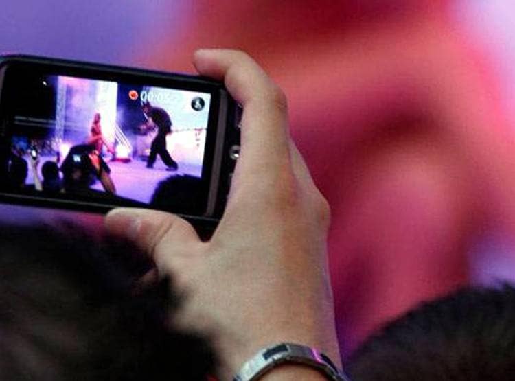 Whatsapp पर यदि शेयर की चाइल्ड पोर्न क्लिप तो जाना पड़ेगा जेल