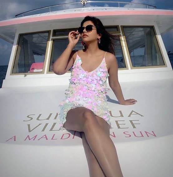 इस TV एक्टर संग मालदीव में वेकेशन एंजॉय कर रहीं दलजीत, Photos