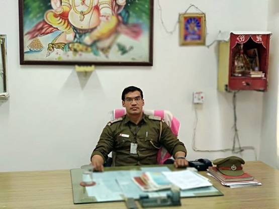 56 इंच सीना...सलमान जैसे बाइसेप्स, कमाल है तिहाड़ का यह अफसर