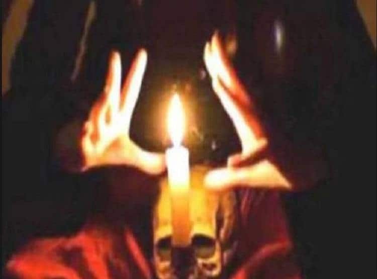 अंधविश्वास, रामगढ़ में चमत्कार मानकर नीम के पेड़ की पूजा करने लगे लोग