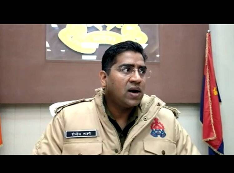 दोस्तों ने पत्नी पर क‍िए अश्लील कमेंट, पत‍ि ने फावड़े से कर डाले टुकड़े