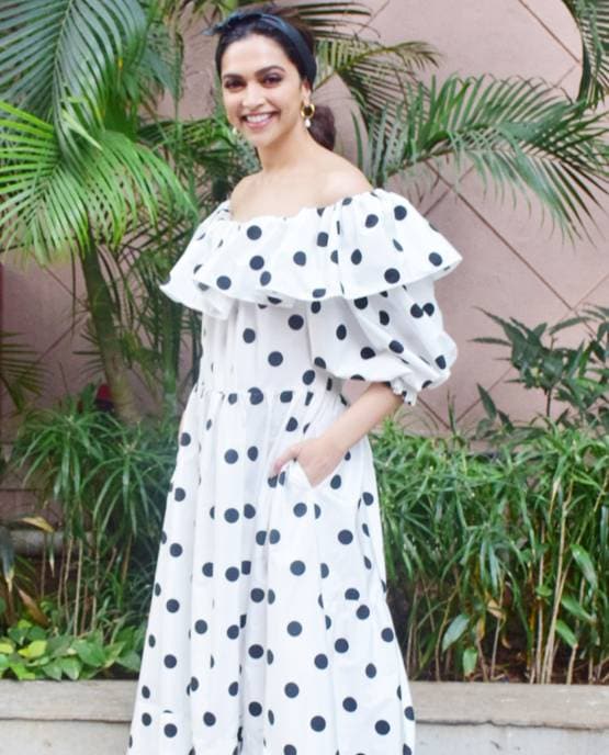 चर्चा में दीपिका पादुकोण का रेट्रो लुक, मेघना संग मनाया नेशनल पॉपकॉर्न डे