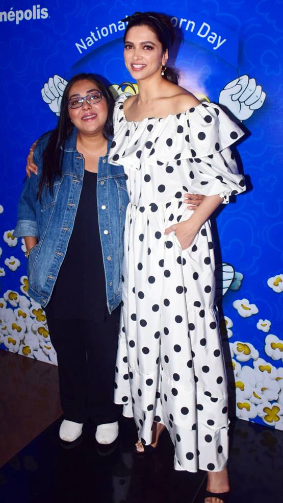 चर्चा में दीपिका पादुकोण का रेट्रो लुक, मेघना संग मनाया नेशनल पॉपकॉर्न डे