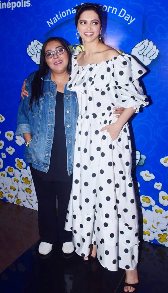 चर्चा में दीपिका पादुकोण का रेट्रो लुक, मेघना संग मनाया नेशनल पॉपकॉर्न डे