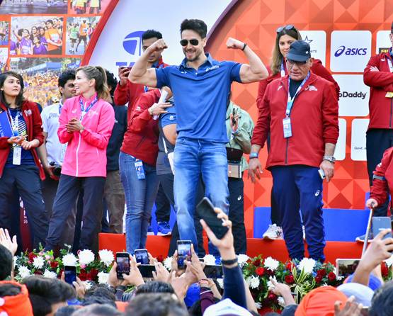 इवेंट में टाइगर श्रॉफ ने दिए फिटनेस गोल्स, ऐसे की बॉडी फ्लॉन्ट