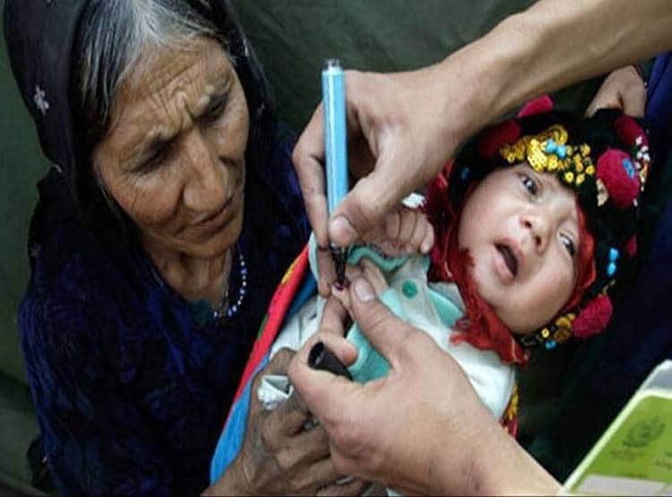 पाकिस्तान की हेकड़ी ढीली, भारत से दवाओं का कर रहा आयात