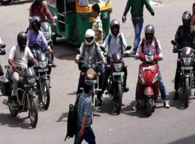 हेलमेट नहीं पहना तो ट्रैफिक पुलिस ने चालान की जगह कराया यह काम