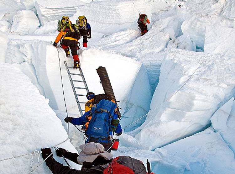 सीक्रेट सैटेलाइट से एवरेस्ट पर बड़ा खुलासा, इन 2 देशों पर खतरा