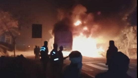 आग का गोला बनी 45 लोगों से भरी बस, देखें दिल दहलाने वाली तस्वीरें