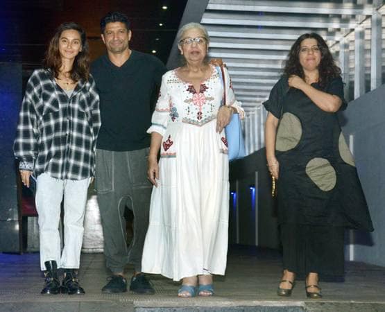 फरहान अख्तर के परिवार संग शिबानी की डिनर डेट, क्या होने वाली है शादी?