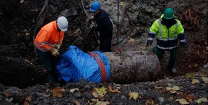 जमीन के अंदर मिल रहे ढाई-ढाई सौ किलो के बम, लोग शहर छोड़कर भागे