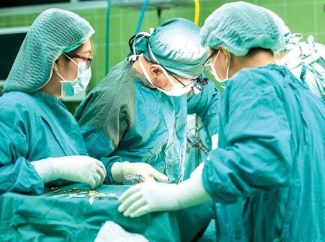 बच्चे को लगातार हो रही थी खांसी, सिटी स्कैन किया तो डॉक्टर रह गए दंग