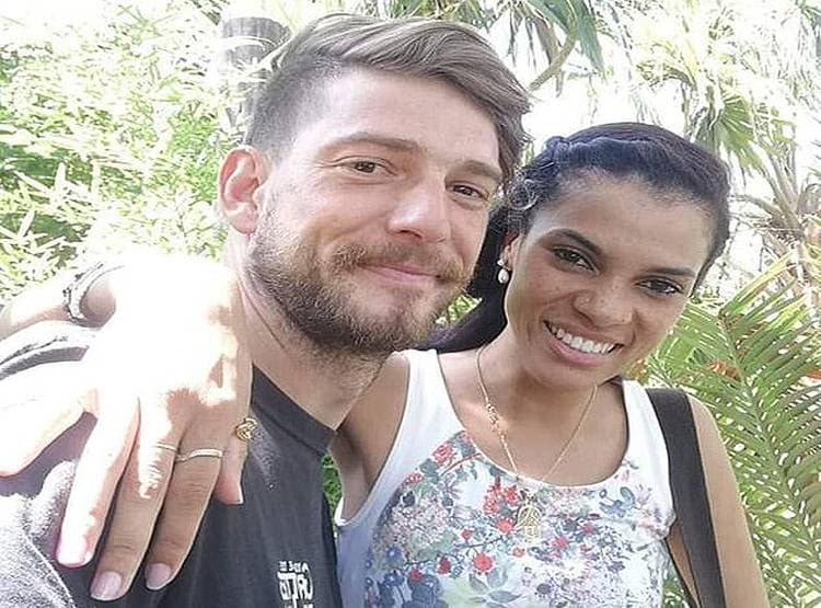 गर्लफ्रेंड को इंप्रेस करने को लाया था गोल्डफिश, मकड़ी ने किया शिकार