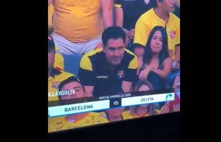 मैच में गर्लफ्रेंड संग पति को इश्क फरमाता पत्नी ने TV पर देखा LIVE फिर..