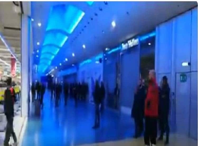 32 हजार का LED टीवी ढाई हजार में, भीड़ देख बुलानी पड़ी पुलिस