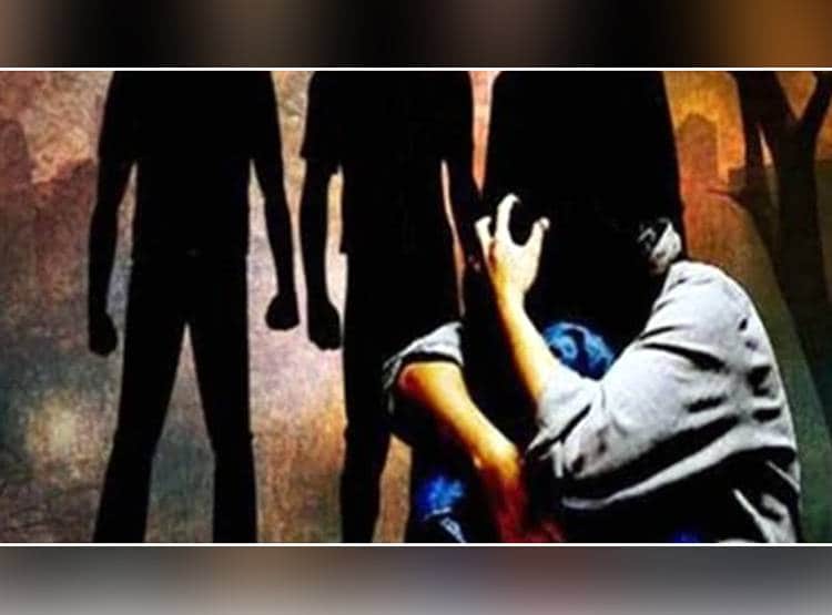 सुनसान इलाके में डेट पर थी लड़की, दो लड़कों ने कपड़े उतरवाए, फ‍िर...
