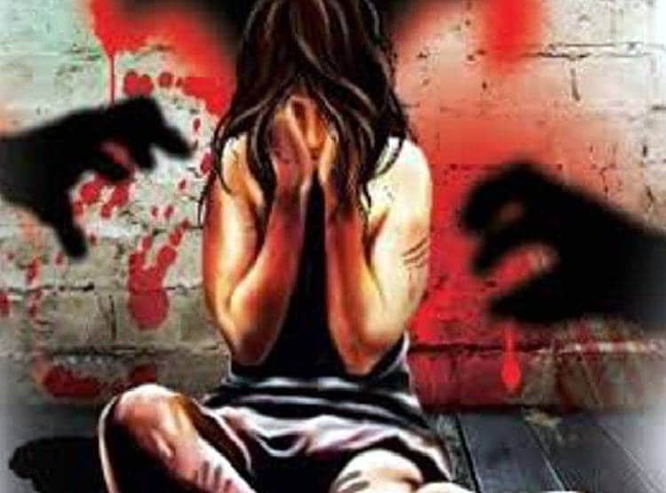 सुनसान इलाके में डेट पर थी लड़की, दो लड़कों ने कपड़े उतरवाए, फ‍िर...