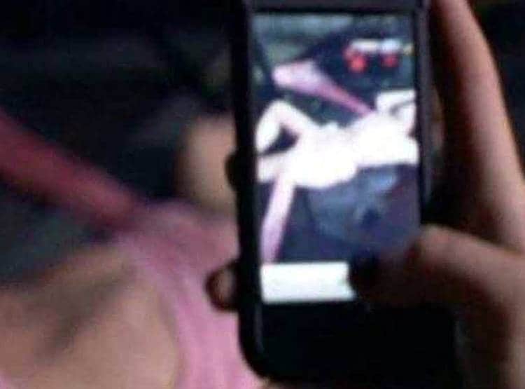 सुनसान इलाके में डेट पर थी लड़की, दो लड़कों ने कपड़े उतरवाए, फ‍िर...