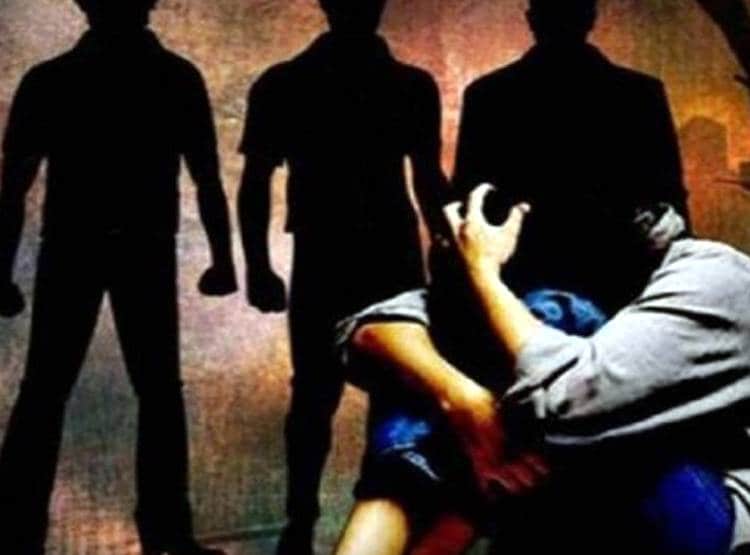 पुलिस की वर्दी में घर में घुसे, किडनैप कर पिता के सामने बेट‍ियों से रेप