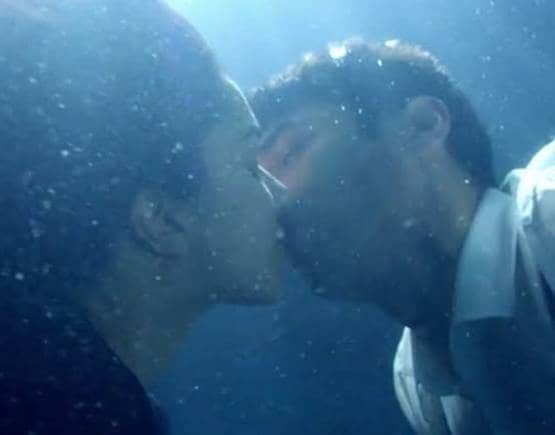 दिशा-आदित्य का Kiss वायरल, अंडरवॉटर लिपलॉक्स से ये सितारे रहे चर्चा में