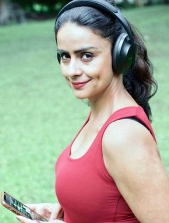 39 में मां बनीं, रियल लाइफ में पायलट-रेसर भी हैं गुल पनाग