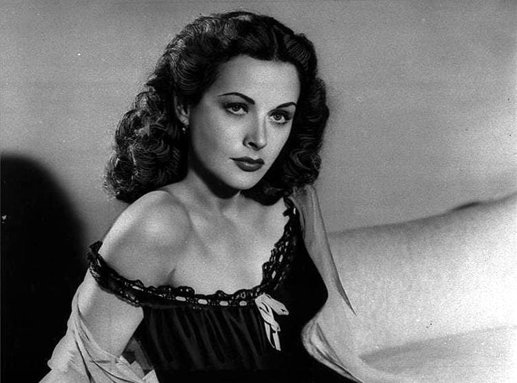 6 पति, 3 बच्चे और आइंस्टीन जैसा दिमाग, मिलिए दुनिया की सबसे सुंदर महिला से