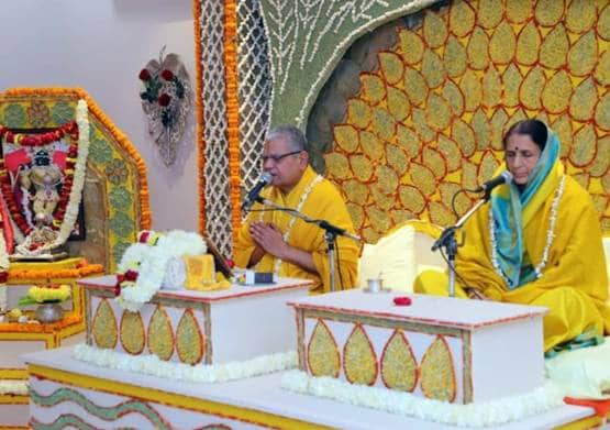 हेमा मालिनी ने मथुरा स्थित घर पर रखा भागवत गीता का कार्यक्रम, फोटोज