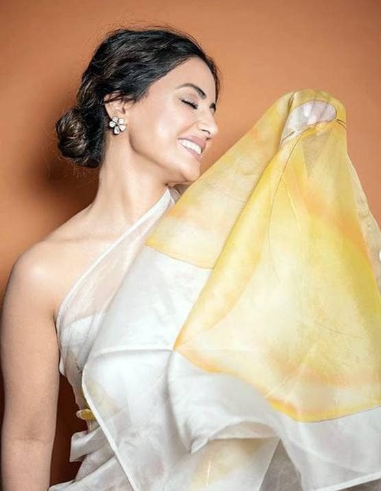 छा गया हिना खान का अंदाज, पैंट-सूट में मैगजीन के लिए कराया फोटोशूट