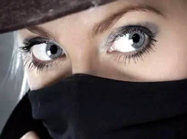 (Morning) बॉलीवुड का सीक्रेट सेक्स रैकेट, एक्ट्रेस यूं करती है जिस्म का सौदा