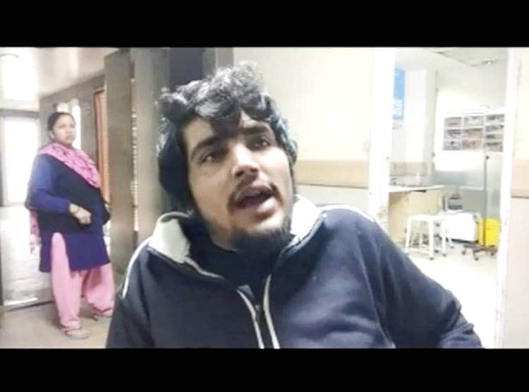 कराटे चैंपियन पत्नी की पिटाई से घायल पति, बोला- मेरी बीवी से बचाओ