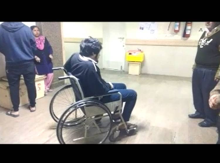 कराटे चैंपियन पत्नी की पिटाई से घायल पति, बोला- मेरी बीवी से बचाओ