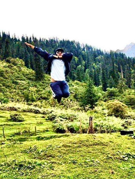 जूते की दुकान में बैठता था बेटा, पिता ने कहा- कलेक्टर बनो, ऐसे बन गया IAS