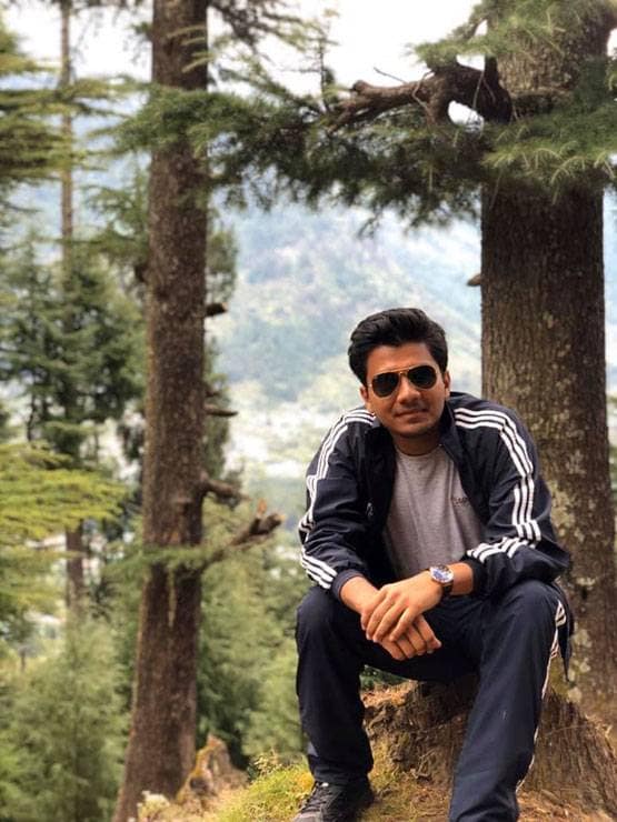 जूते की दुकान में बैठता था बेटा, पिता ने कहा- कलेक्टर बनो, ऐसे बन गया IAS