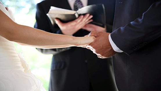 इमाम ने जिससे किया निकाह वो निकला मर्द, सच्चाई जानकर उड़े होश