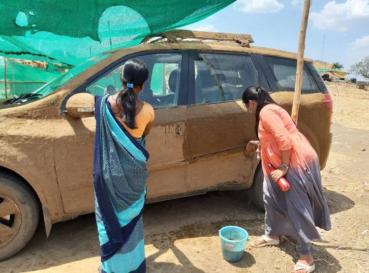गोबर से लिपी SUV से किया बेटी को विदा, वजह कर देगी हैरान